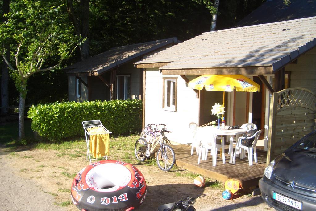 Beau-Rivage Du Lac De Pareloup Hotel Salles-Curan Eksteriør billede